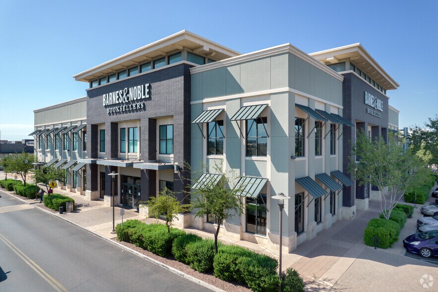 More Photos Of 2716-2810 S Market St, Gilbert Unknown For Lease