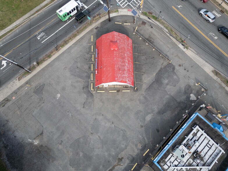 More Photos Of 735 E Hazelwood Ave, Rahway Freestanding For Sale