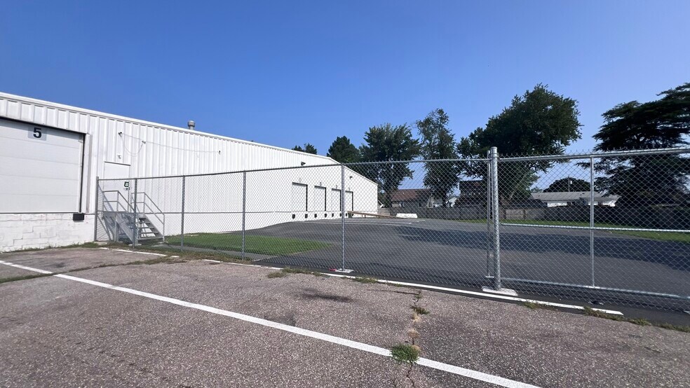 More Photos Of 6 NW Salevan Pl, Milford Warehouse For Lease