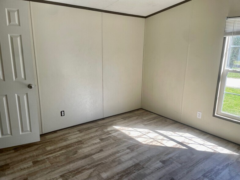 More Photos Of 1524 16th St, Rockport Manufactured Housing Mobile Home Park For Sale