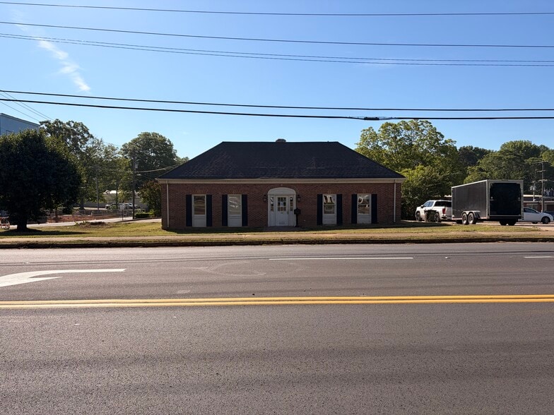 More Photos Of 107 Congress St S, York Office For Sale