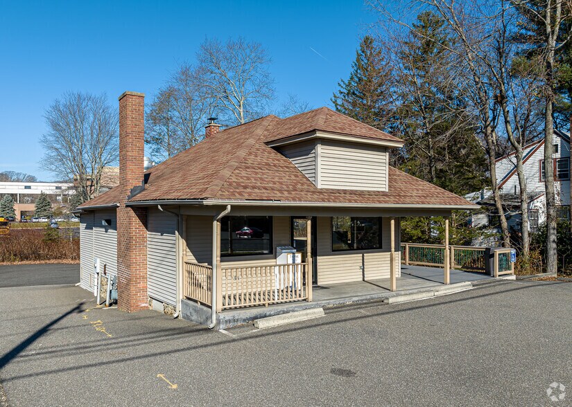 More Photos Of 702 Chase Pky, Waterbury Restaurant For Lease