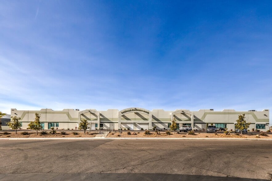 More Photos Of 5965 Harrison Dr, Las Vegas Warehouse For Lease