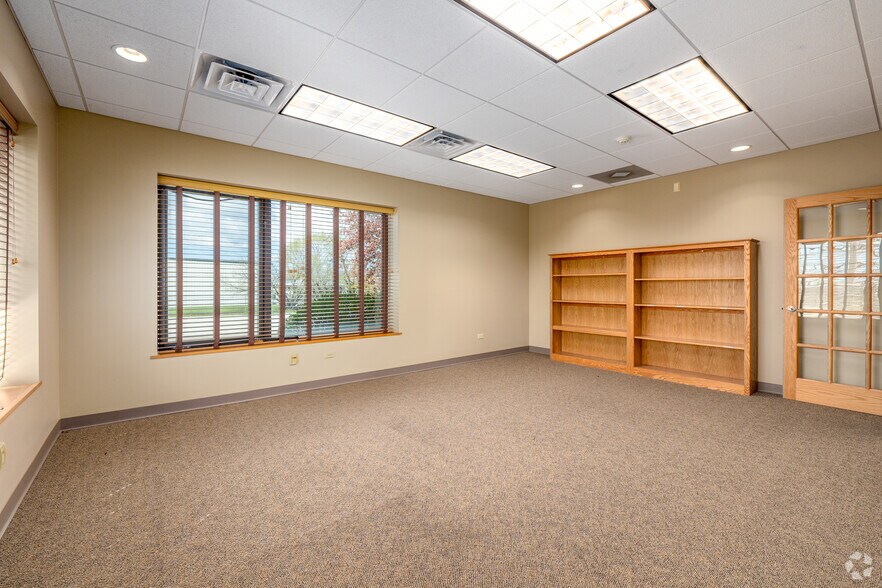 More Photos Of 16720 New Lenox Rd, Joliet Manufacturing For Sale