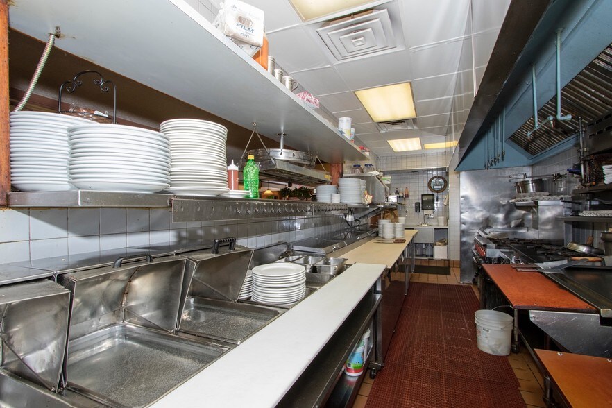 More Photos Of 300 N Northwest Hwy, Palatine Restaurant For Sale