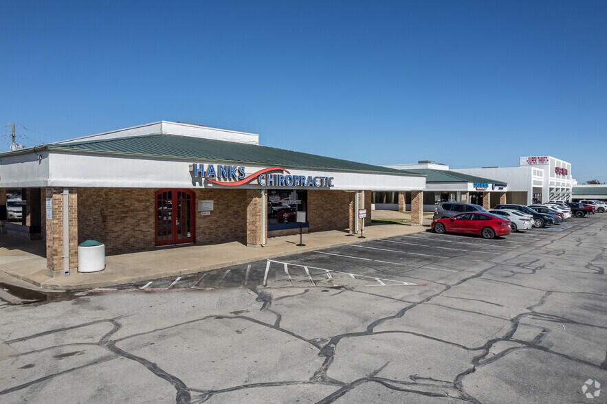 More Photos Of 11411 Northwest Hwy, Dallas Unknown For Lease