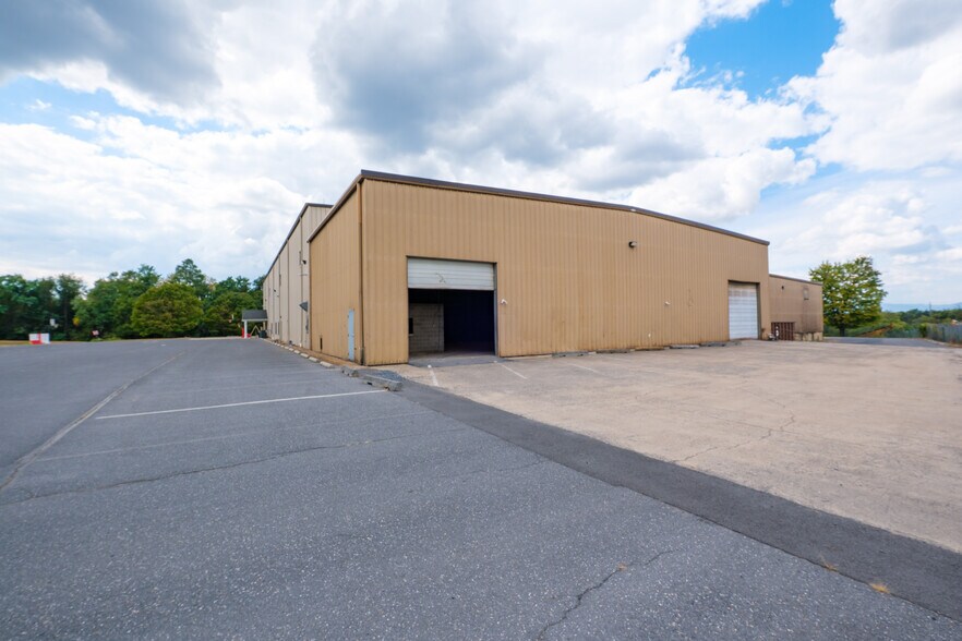 Primary Photo Of 1680 Country Club Rd, Harrisonburg Flex For Lease