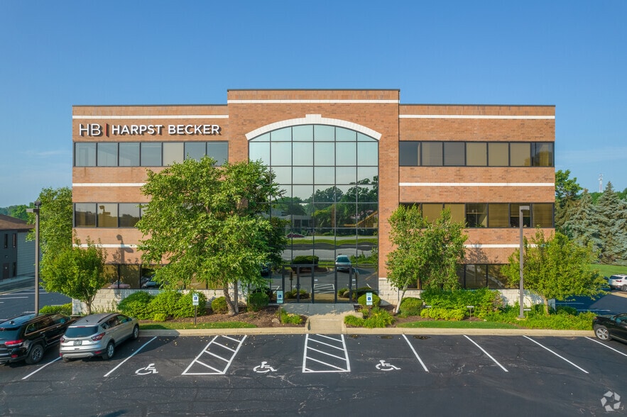 More Photos Of 1559 Corporate Woods Pky, Uniontown Office For Lease
