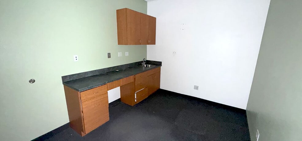 More Photos Of 5504 Menaul Blvd NE, Albuquerque Freestanding For Lease