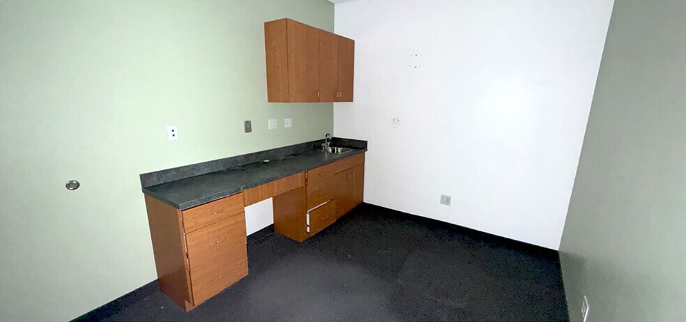 More Photos Of 5504 Menaul Blvd NE, Albuquerque Freestanding For Lease