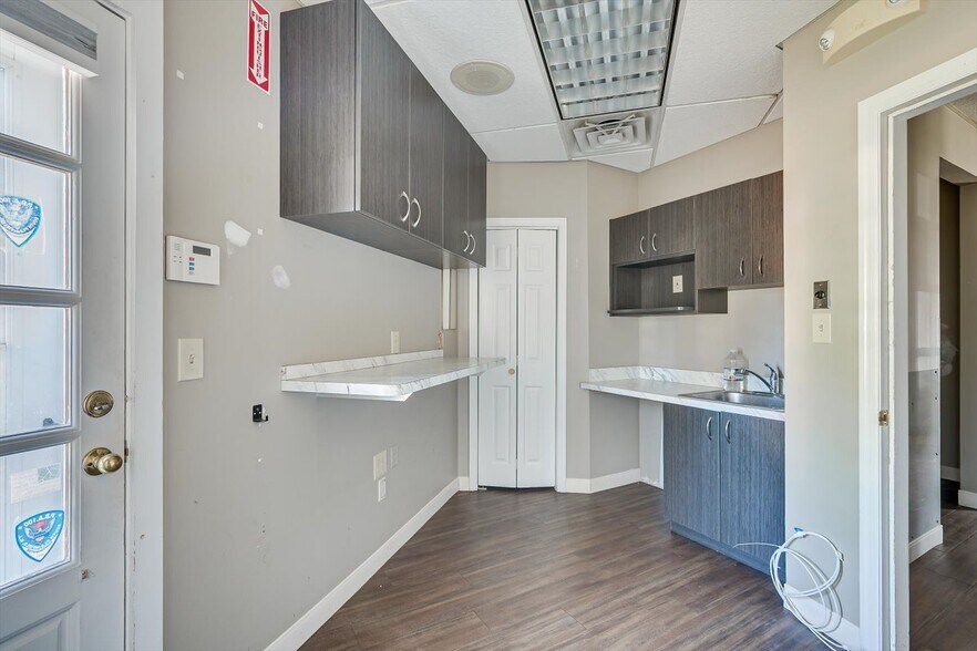 More Photos Of 2412 Plainfield Ave, South Plainfield Office For Sale