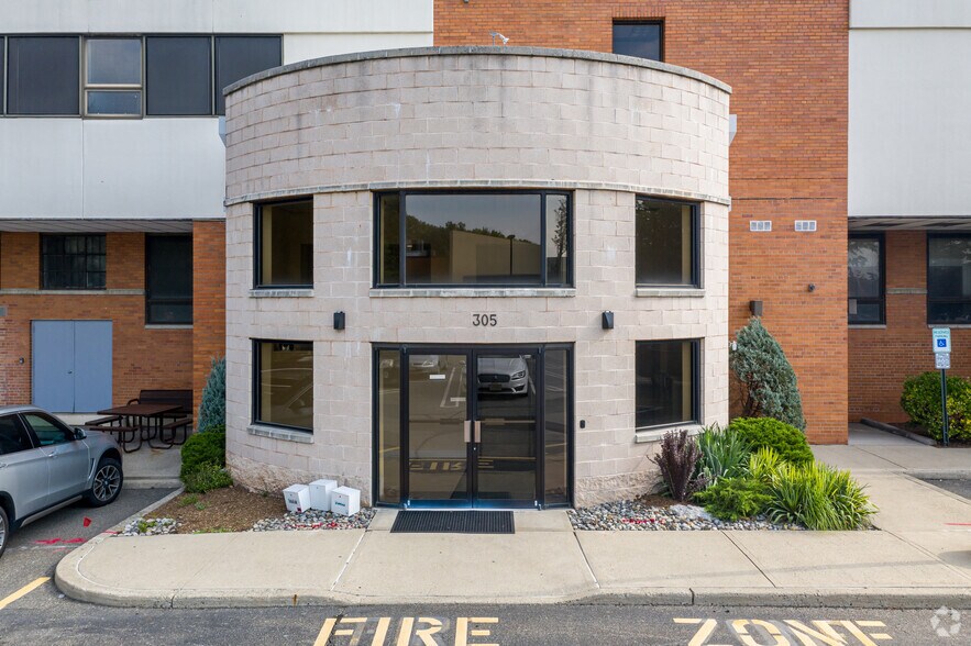 More Photos Of 289-315 Route 17 S, Paramus General Retail For Lease