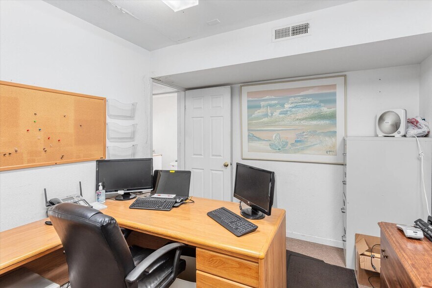 More Photos Of 1002 E Rainbow Blvd, Salida Office For Sale