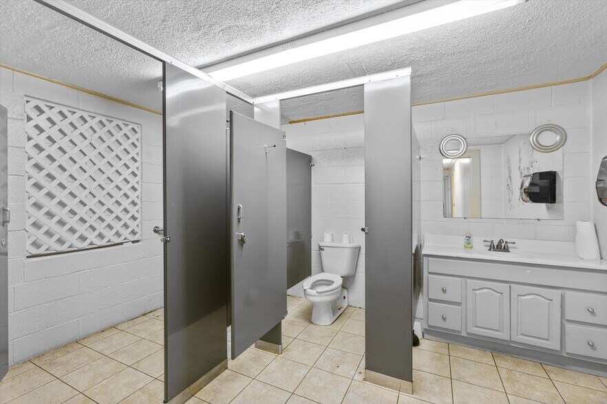 More Photos Of 201 Ragland St, Palestine Religious Facility For Sale