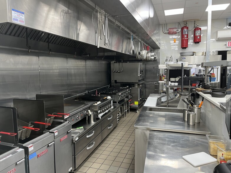 More Photos Of 293 Wilson Ave, Newark Restaurant For Lease