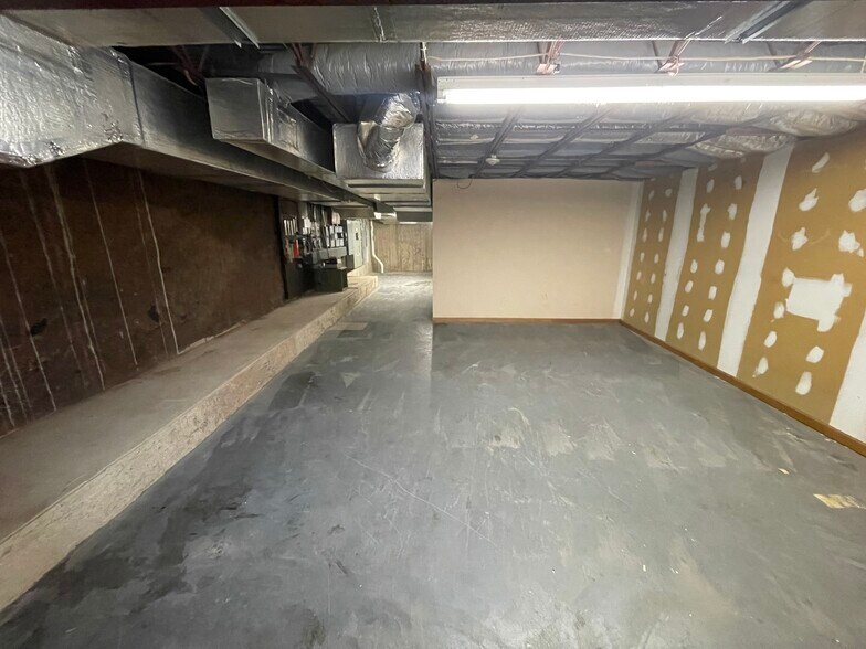 More Photos Of 132 Main St, Southington Bank For Lease