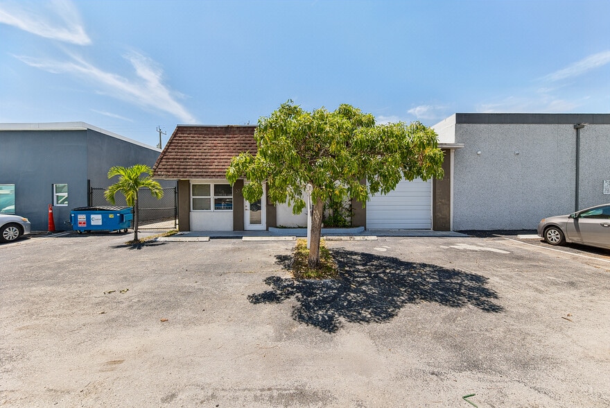 More Photos Of 30 SW 5th Ct, Pompano Beach Flex For Sale