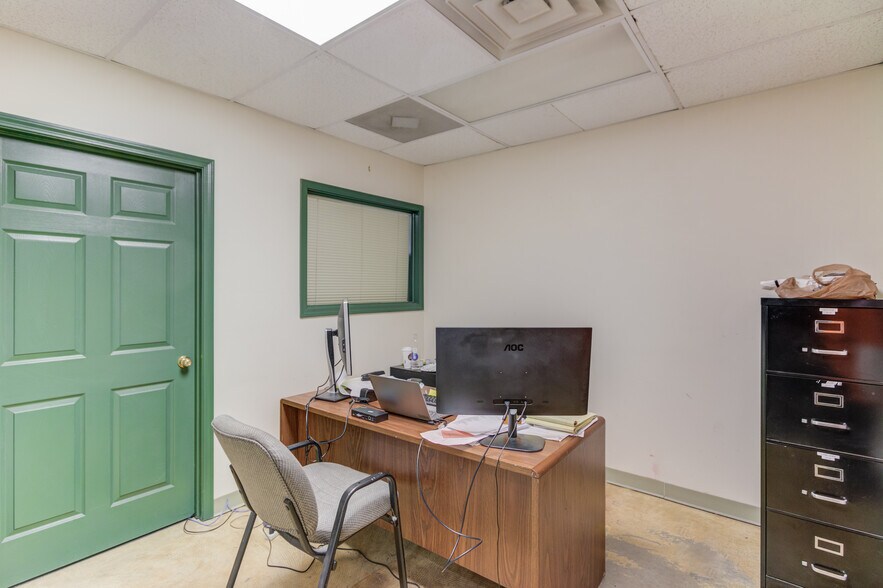 More Photos Of 3743 Old Flowery Branch Rd, Oakwood Warehouse For Lease