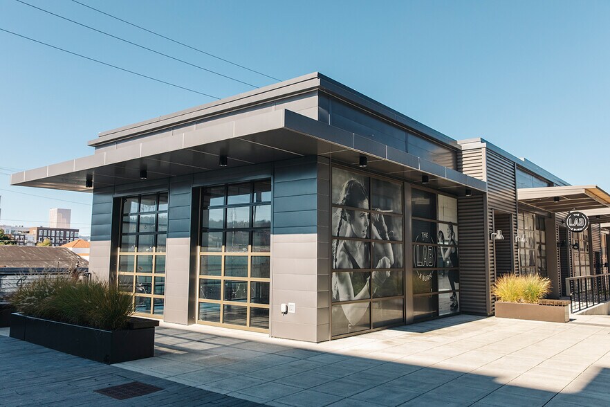 More Photos Of 975 SE 11th Ave, Portland Apartments For Lease