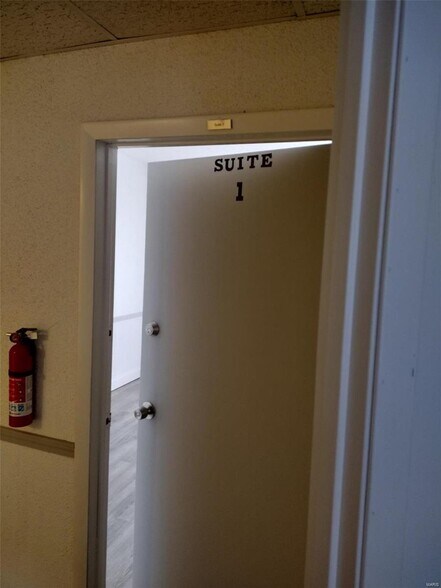 More Photos Of 7950 N Broadway, Saint Louis General Retail For Lease