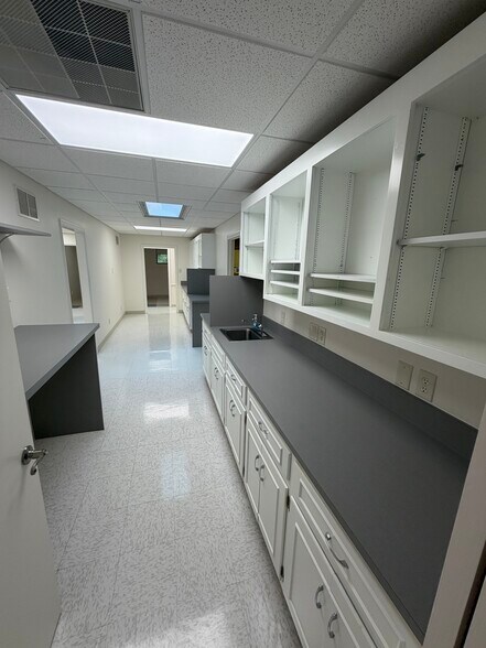More Photos Of 311 W Wendover Ave, Greensboro Medical For Lease