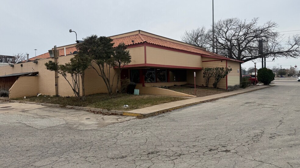 More Photos Of 1605 E Oltorf St, Austin Restaurant For Lease