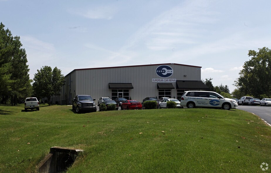 More Photos Of 1543 Columbia Ave, Franklin Warehouse For Lease