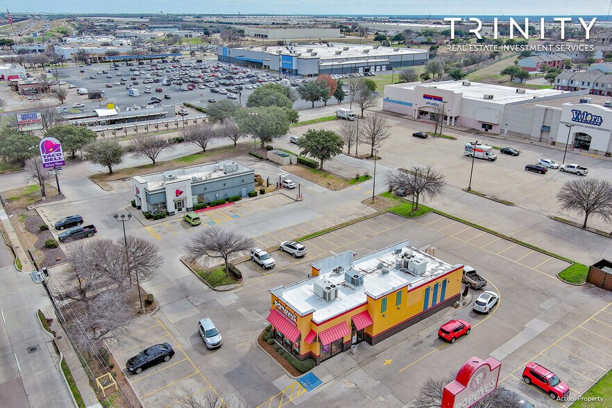 More Photos Of 2964 W Wheatland Rd, Dallas Storefront For Sale