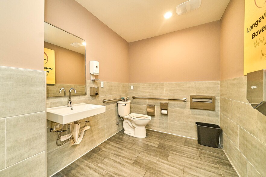 More Photos Of 852 S Robertson Blvd, Los Angeles Medical For Lease