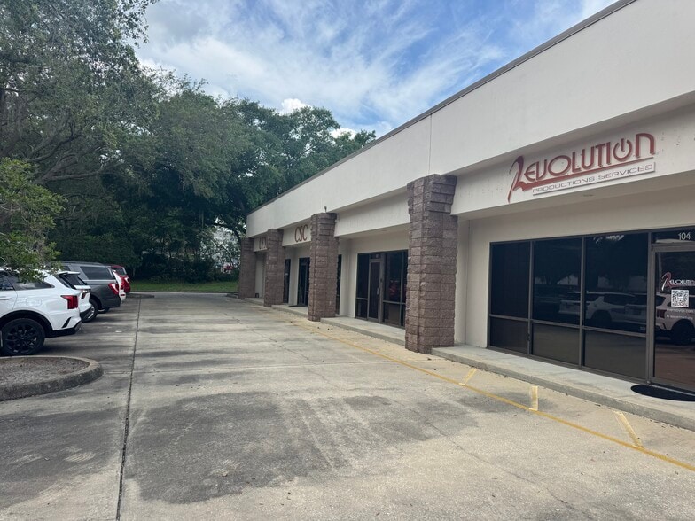More Photos Of 106 Commerce St, Lake Mary Light Distribution For Lease