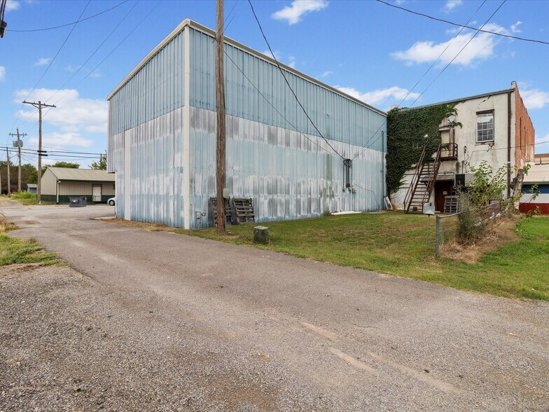 More Photos Of 100 E Broadway St, Lexington Storefront For Sale