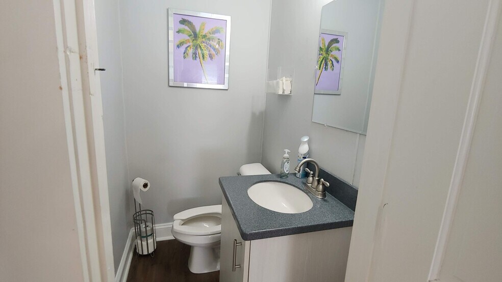 More Photos Of 407 W Main St, Lexington Office For Lease