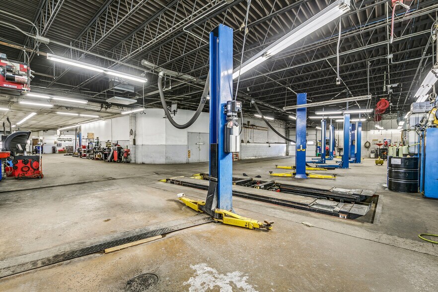 More Photos Of 3610 Lyndale Ave S, Minneapolis Auto Repair For Sale