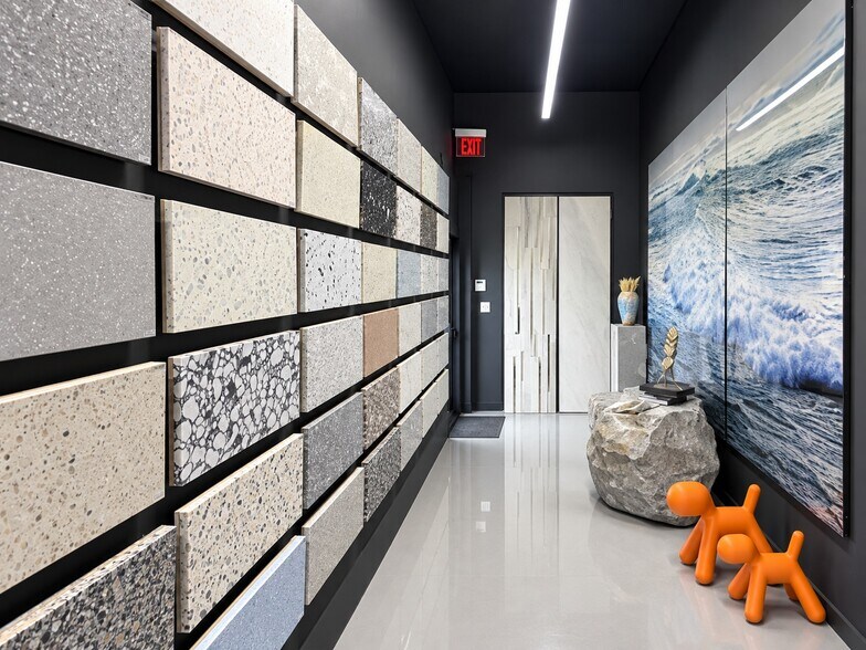 More Photos Of 261 NW 71st St, Miami Showroom For Sale