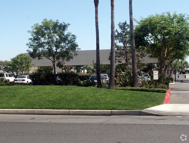 More Photos Of 17572 Armstrong Ave, Irvine Manufacturing For Lease