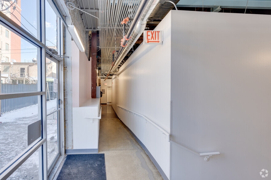 More Photos Of 850 W Superior St, Chicago Restaurant For Lease