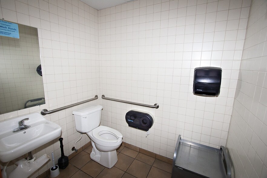 More Photos Of 5245 Buford Hwy, Norcross Storefront Retail Office For Lease