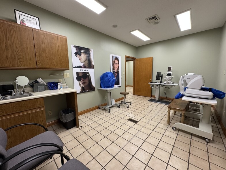 More Photos Of 915 N Main St, Bloomington General Retail For Sale