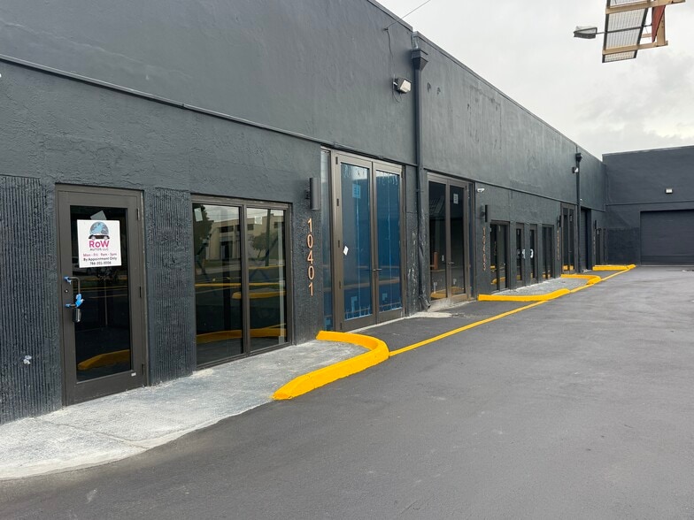 More Photos Of 10401-10409 Quail Roost Dr, Miami Service For Lease