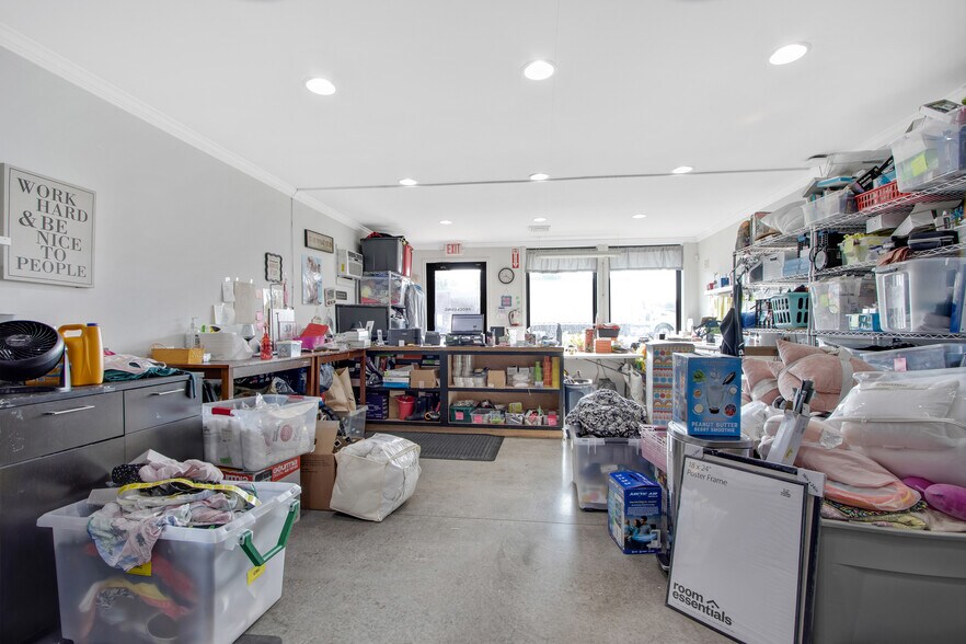 More Photos Of 13394 Broadway St, Alden Freestanding For Sale