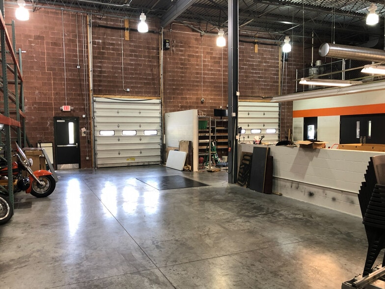 More Photos Of 3091 Lebanon Rd, Manheim Freestanding For Lease