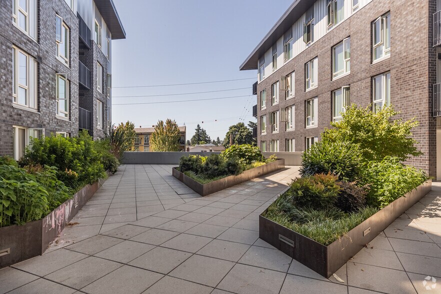 More Photos Of 5990 SE 92nd Ave, Portland Apartments For Lease