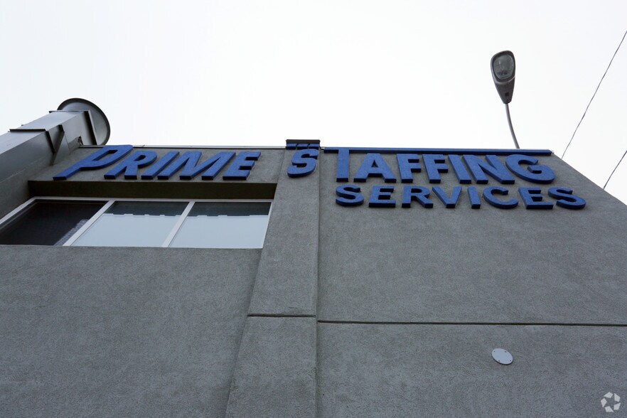 More Photos Of 10335 95th St NW, Edmonton Office For Lease