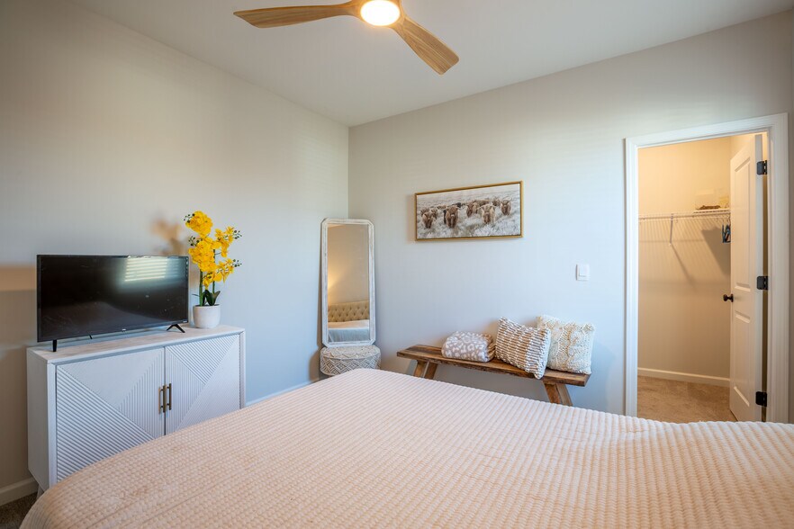 More Photos Of 1236 Shadow Shade Dr, Wake Forest Flex For Sale