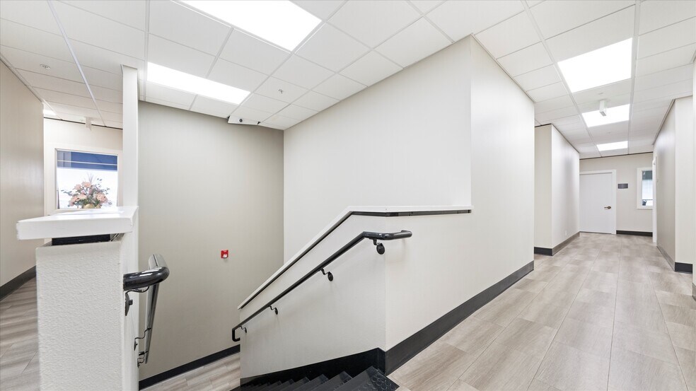 More Photos Of 8836 W Gage Blvd, Kennewick Office For Sale