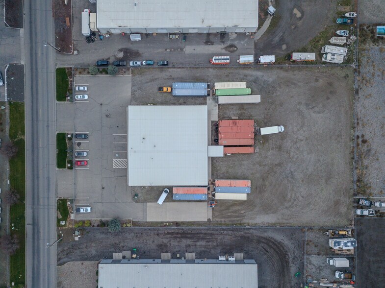 More Photos Of 2525 N Commercial Ave, Pasco Warehouse For Lease