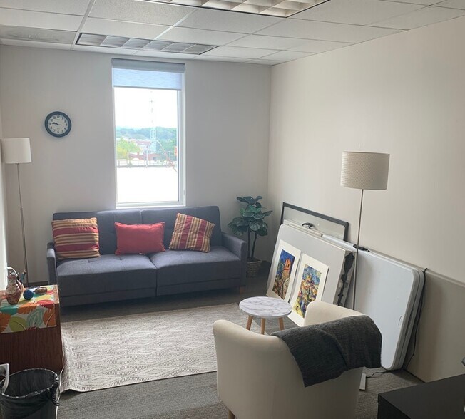 More Photos Of 5321 First Pl NE, Washington Office For Sale