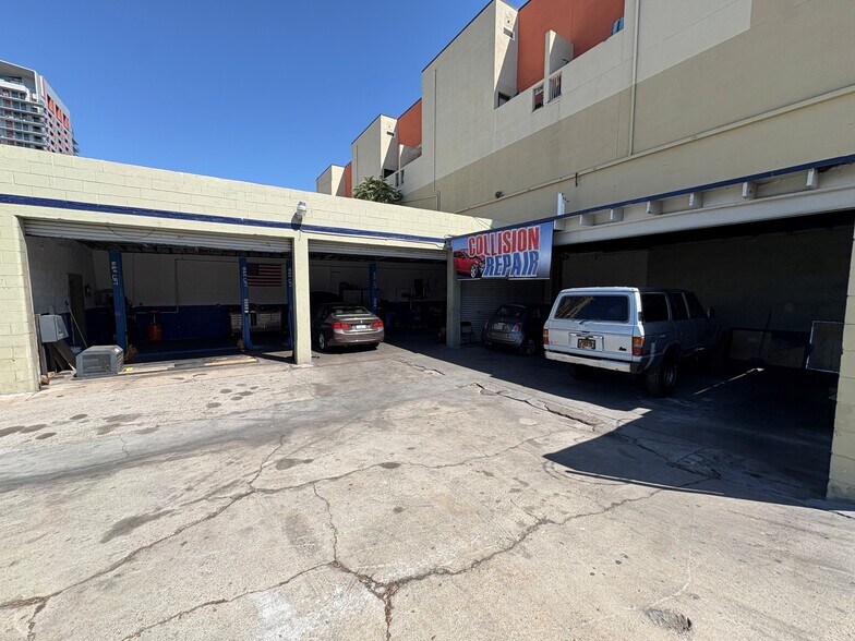 More Photos Of 301 16th St, San Diego Auto Repair For Sale