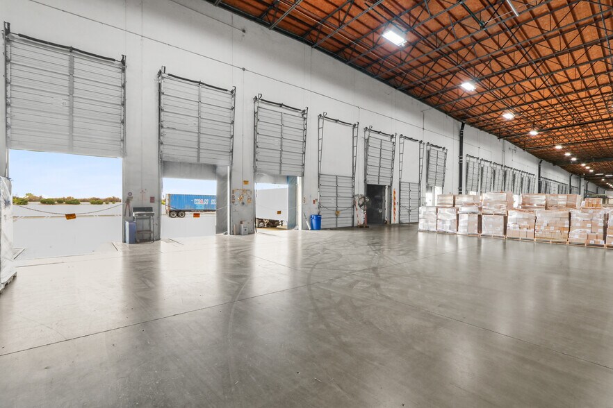 More Photos Of 50 Icon, Foothill Ranch Manufacturing For Lease