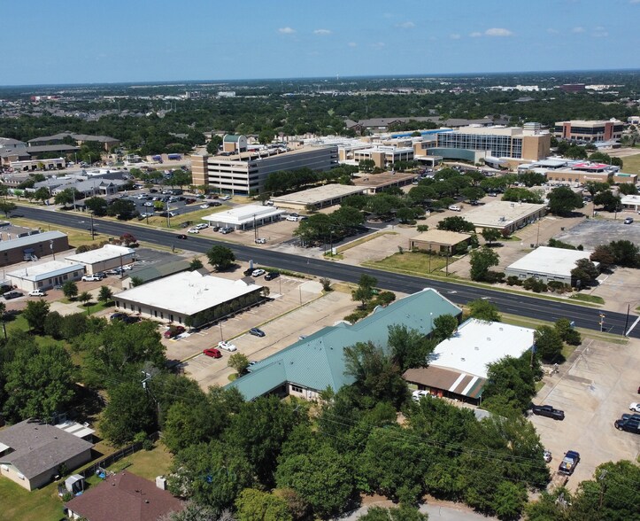 More Photos Of 2010 E Villa Maria Dr, Bryan Office For Lease